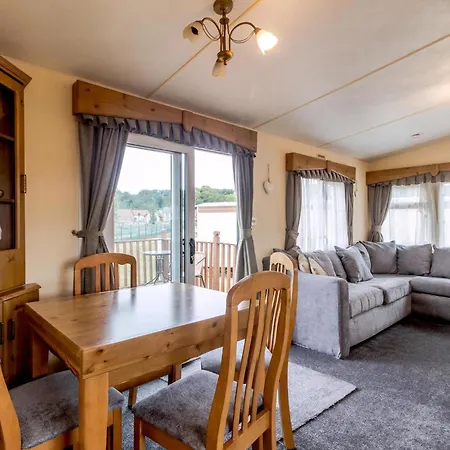 Great Dog Friendly Caravan For Hire At North Denes In Suffolk Ref 40068Nd Lowestoft Exterior photo