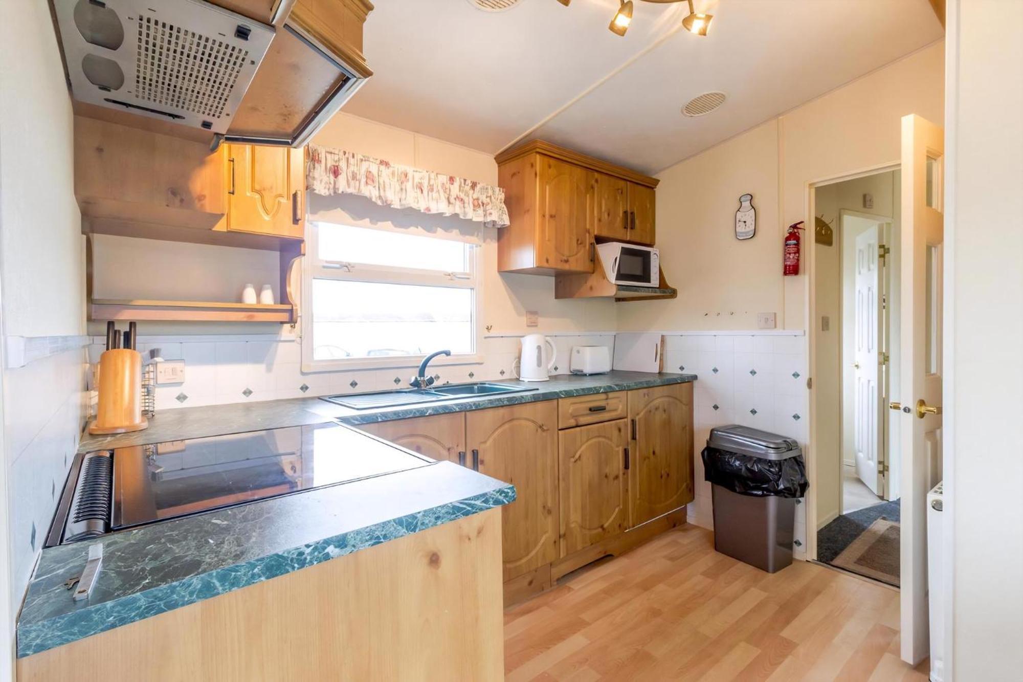 Great Dog Friendly Caravan For Hire At North Denes In Suffolk Ref 40068nd *