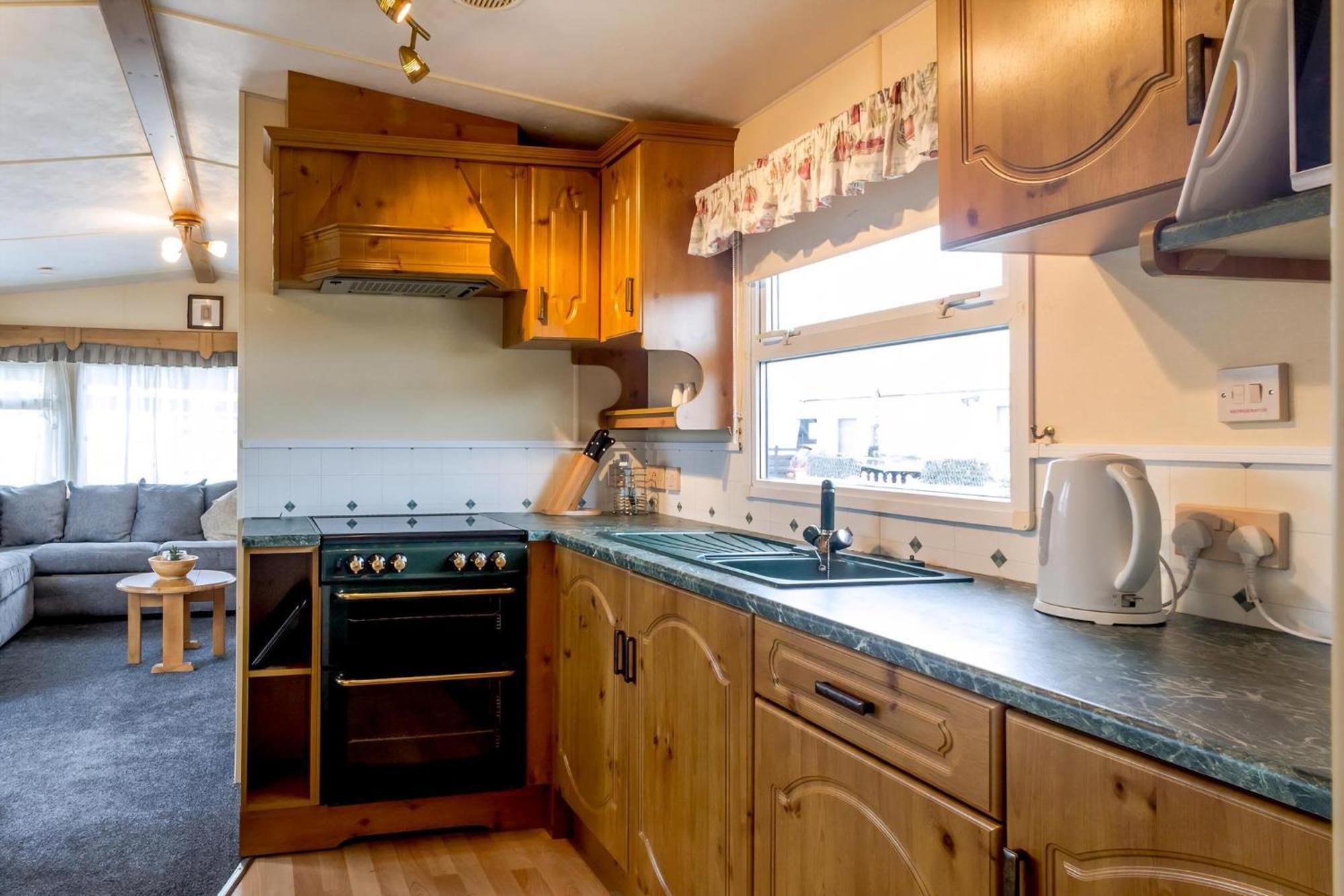 Great Dog Friendly Caravan For Hire At North Denes In Suffolk Ref 40068nd Lowestoft
