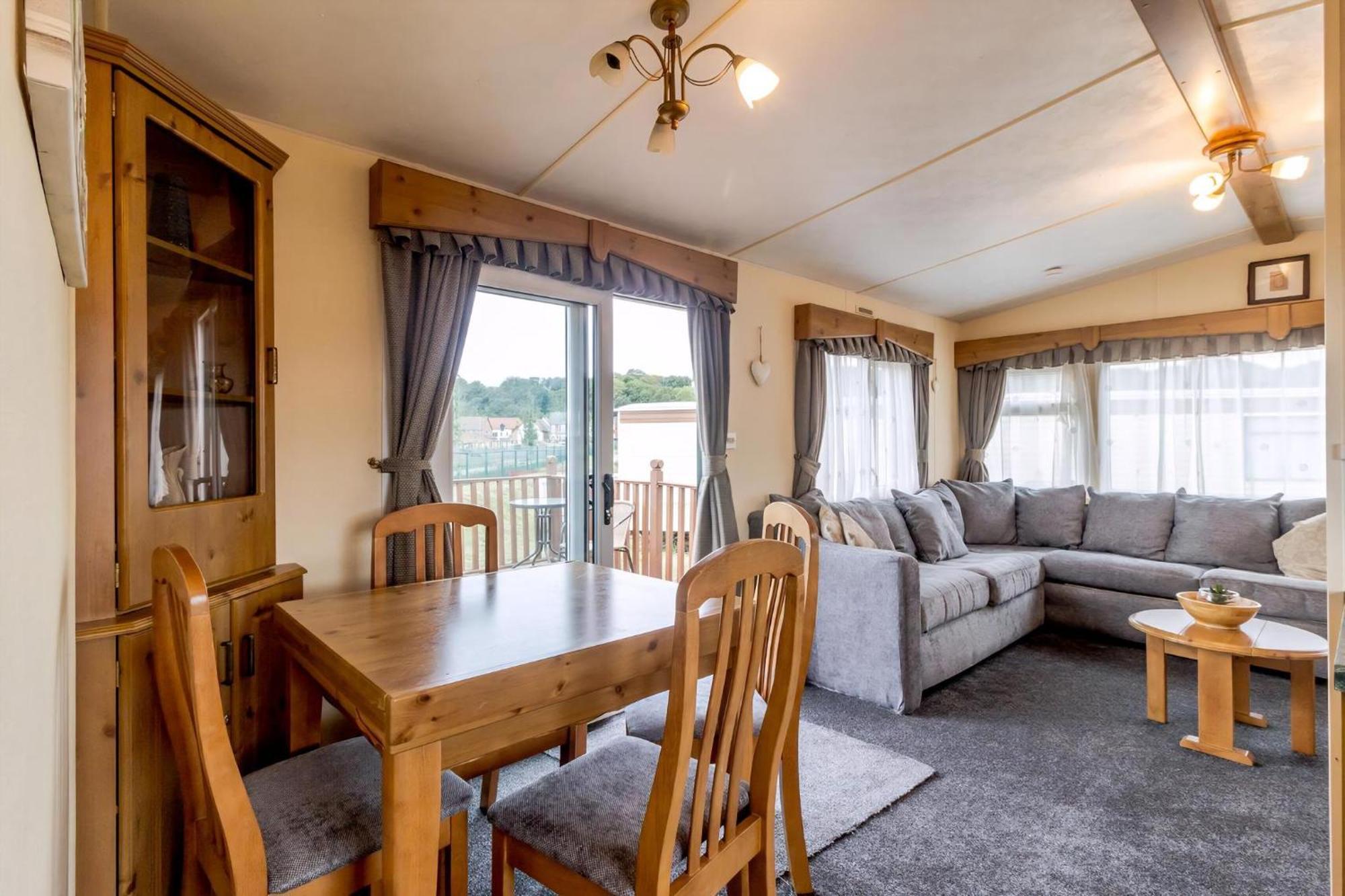 Great Dog Friendly Caravan For Hire At North Denes In Suffolk Ref 40068nd