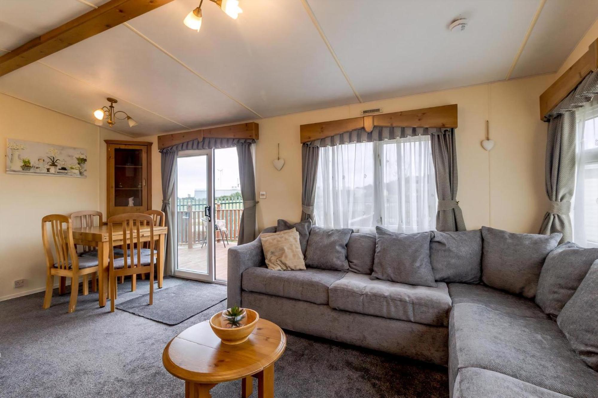 Great Dog Friendly Caravan For Hire At North Denes In Suffolk Ref 40068nd Campsite