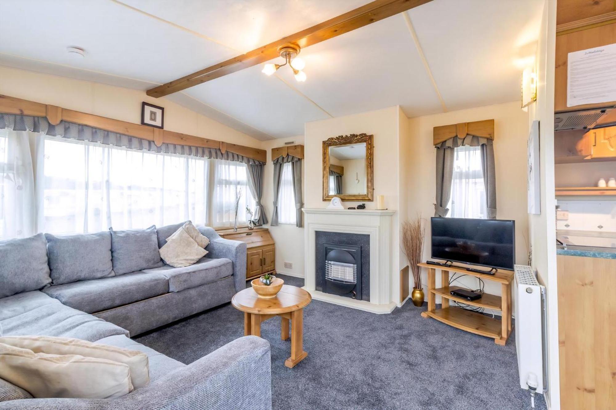 Campsite Great Dog Friendly Caravan For Hire At North Denes In Suffolk Ref 40068nd