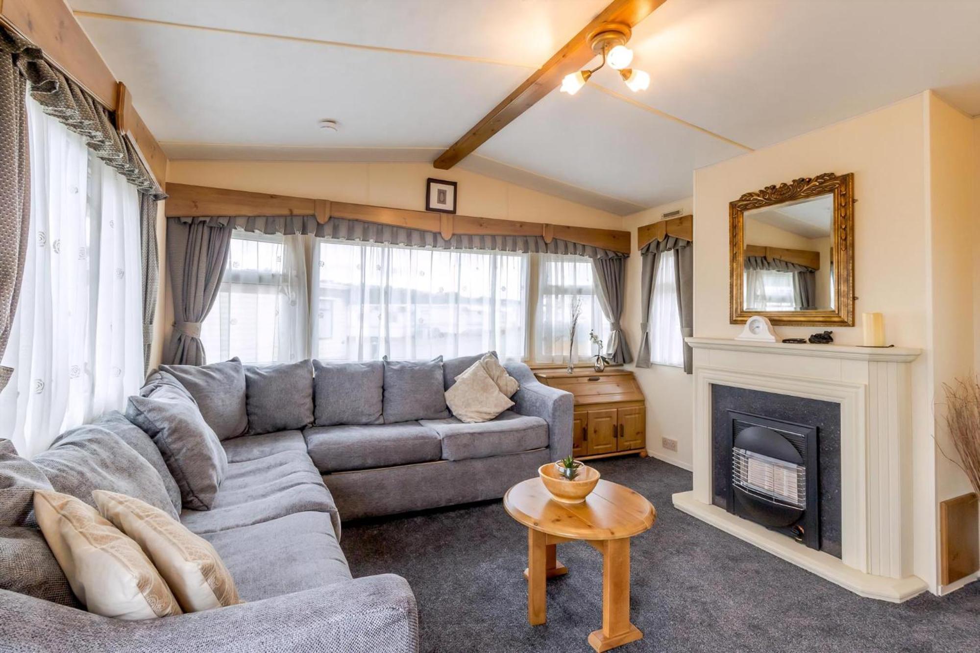 Great Dog Friendly Caravan For Hire At North Denes In Suffolk Ref 40068nd Campsite *