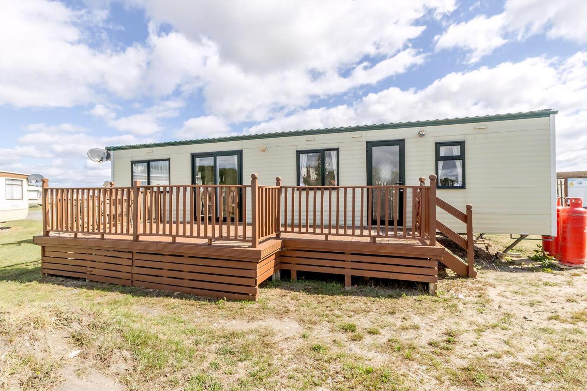 Great Dog Friendly Caravan For Hire At North Denes In Suffolk Ref 40068nd Campsite