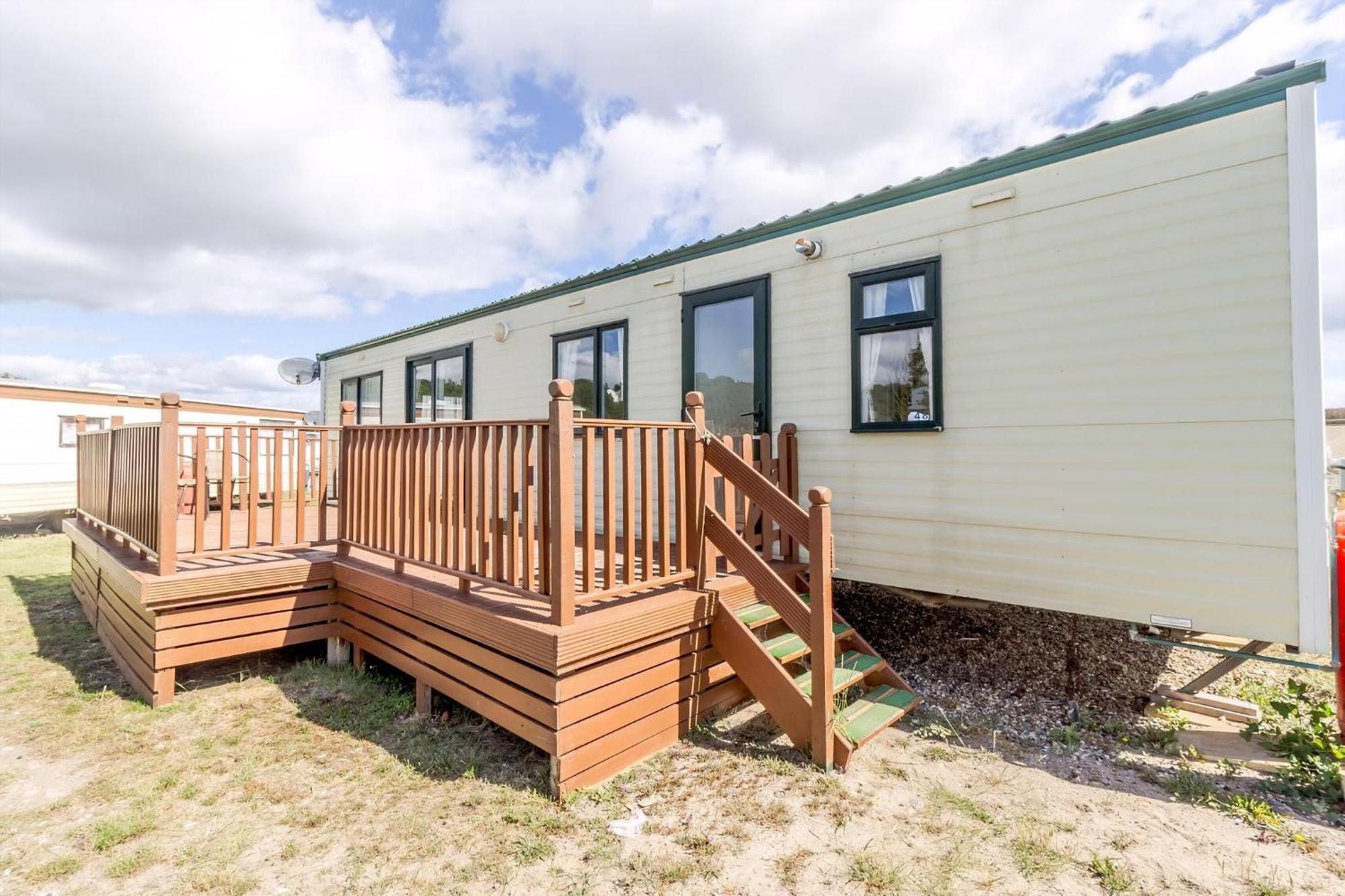 Great Dog Friendly Caravan For Hire At North Denes In Suffolk Ref 40068nd Campsite *