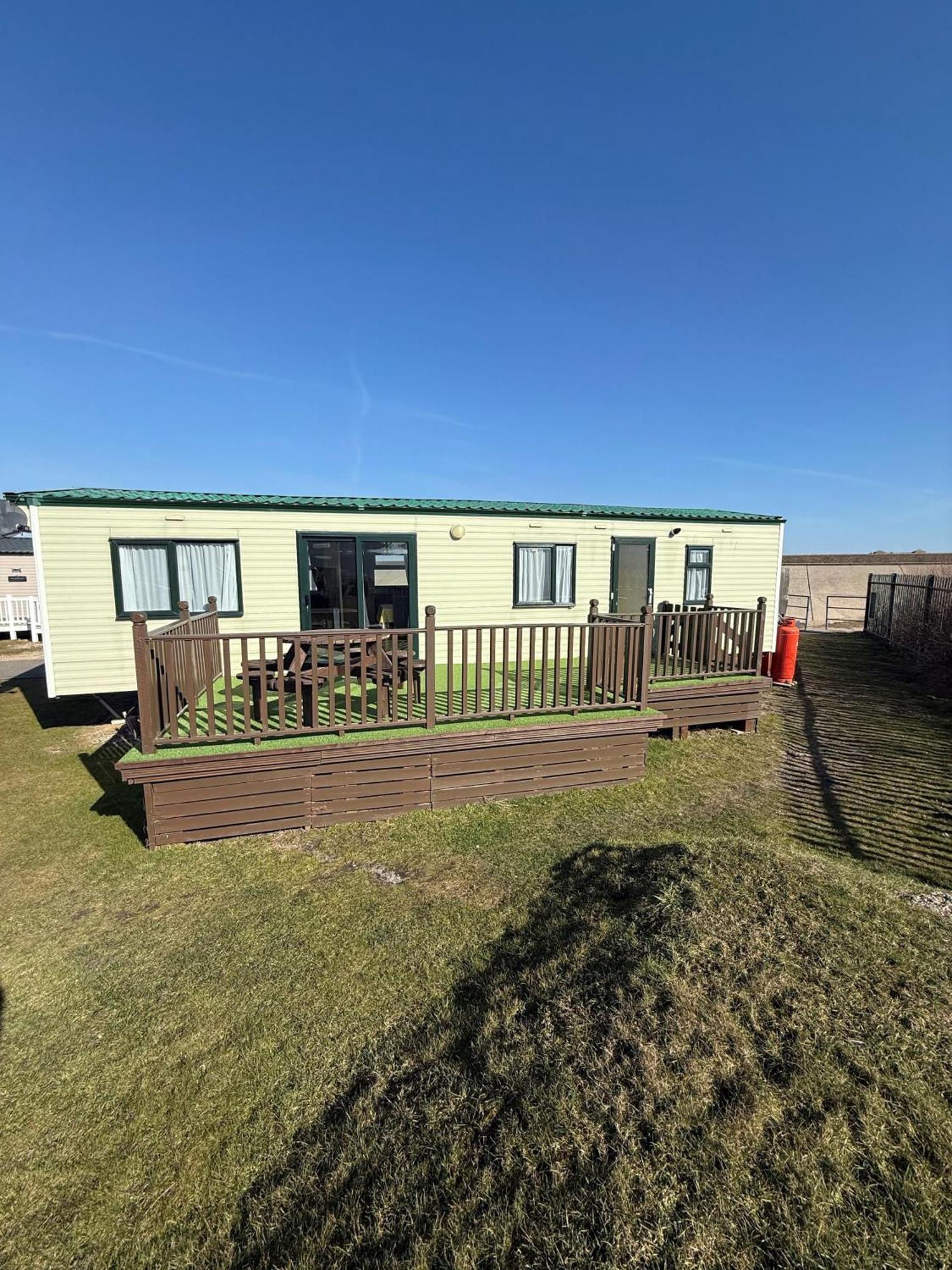 Campsite Great Dog Friendly Caravan For Hire At North Denes In Suffolk Ref 40068nd